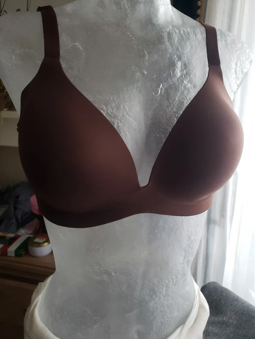Victoria's Secret Smooth Plunge Bra - Chocolate Brown - Picture 1 of 8